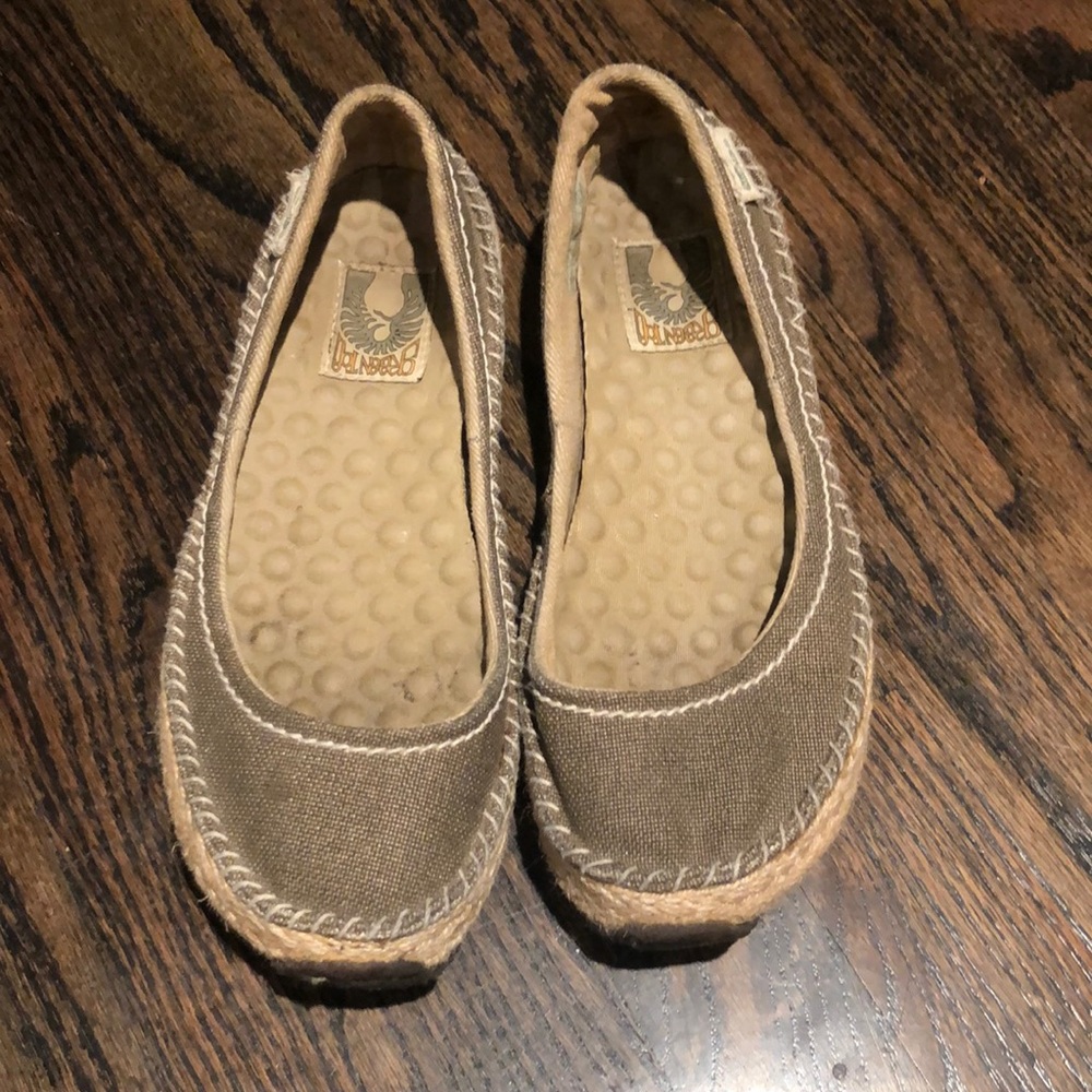 Simple Green Toe Slip Ons